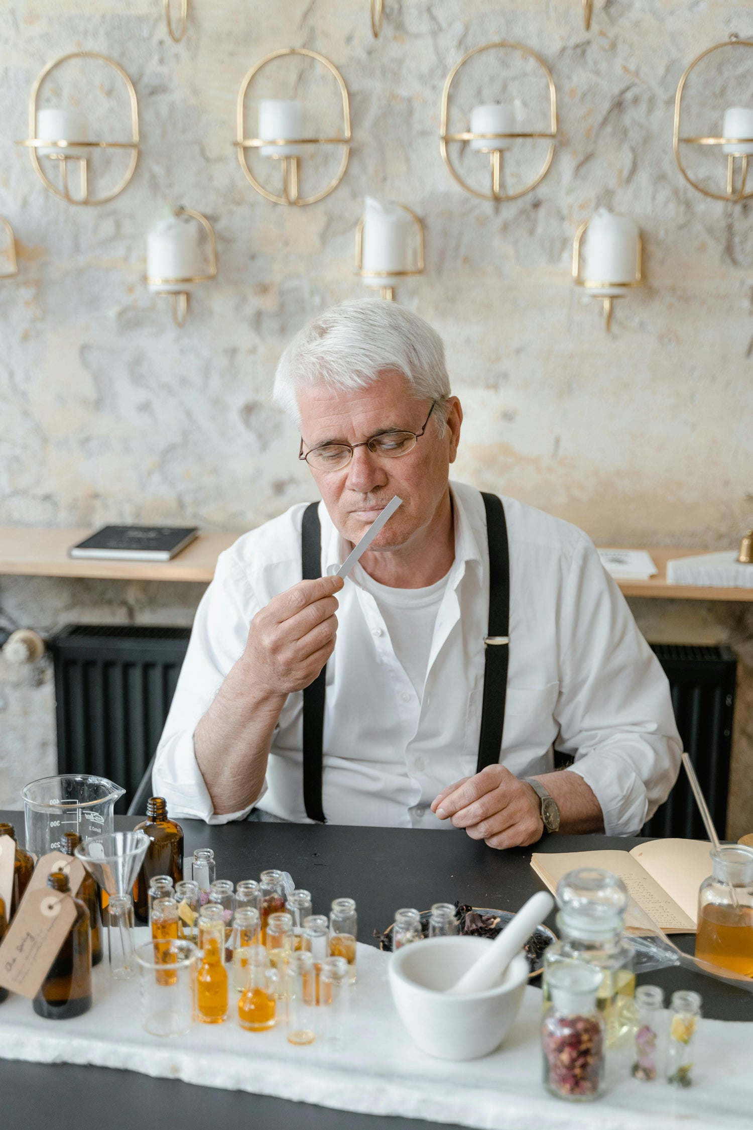 Pourquoi certains parfums apaisent et d’autres fatiguent